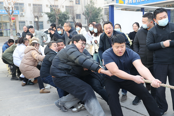 燃動冬日 “繩”采飛揚——公司舉行“迎元旦 強體魄 聚力量 開新局”拔河比賽！